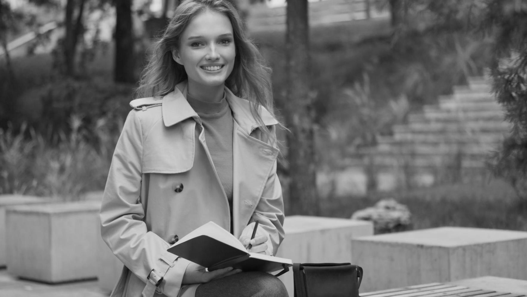 Teamarbeit im Büro bei der Datenanalyse